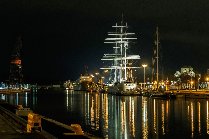 03 turku-by-night.jpg